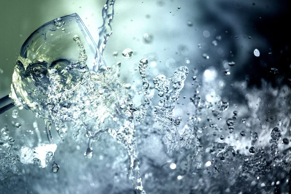 water, wine glass, water splash-4230596.jpg