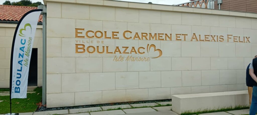 Ce samedi 30 août, à l’invitation de Fanny CASTAIGNEDE Maire de BOULAZAC ISLE MANOIRE , j’étais présente à l’inauguration de la nouvelle école Carmen et Alexis Félix à Saint-Laurent-sur-Manoire.